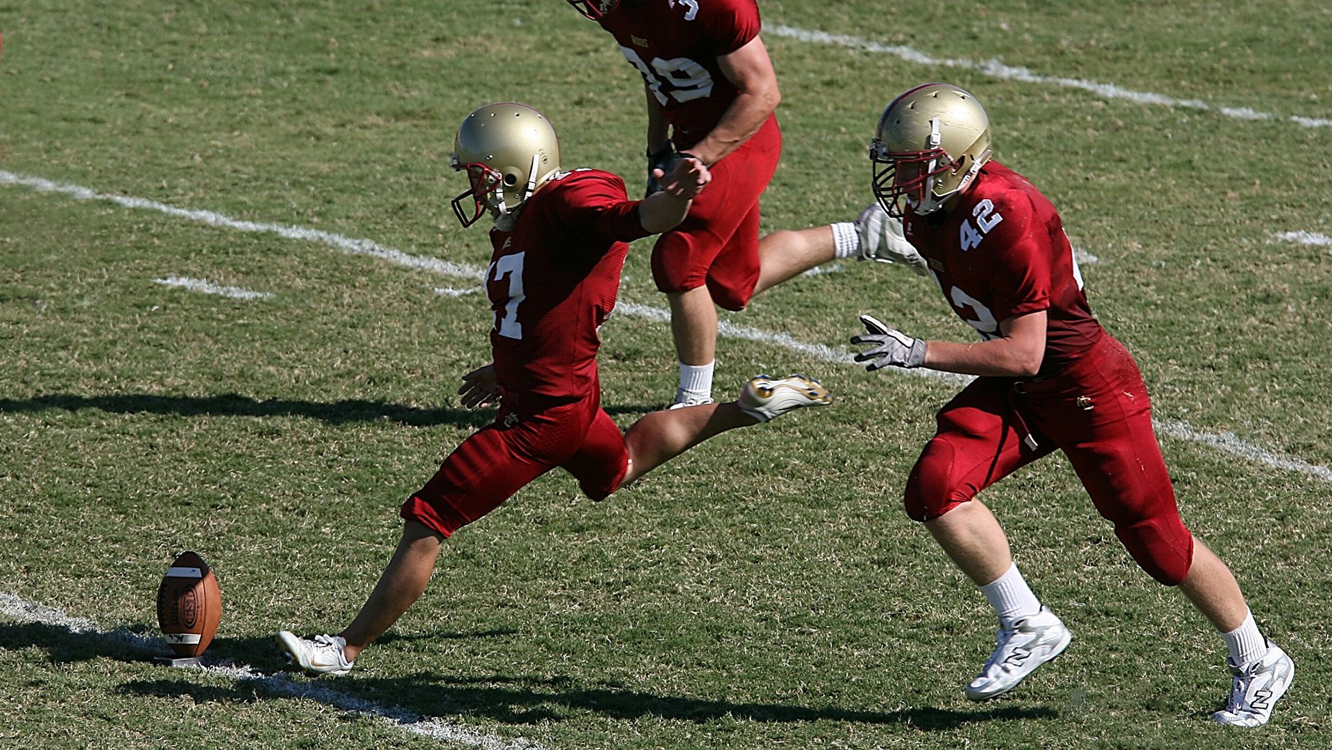 尼尔·巴特尔的防守让袋鼠队防线更加坚不可摧，巴特尔模仿奥尼尔